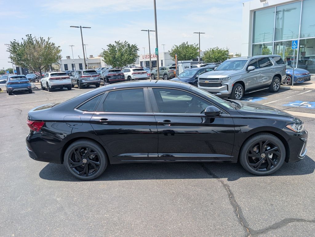 2025 Volkswagen Jetta 1.5T SE photo 3
