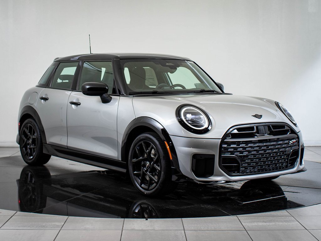 2026 Mini Cooper 4 Door Hardtop Iconic photo 4