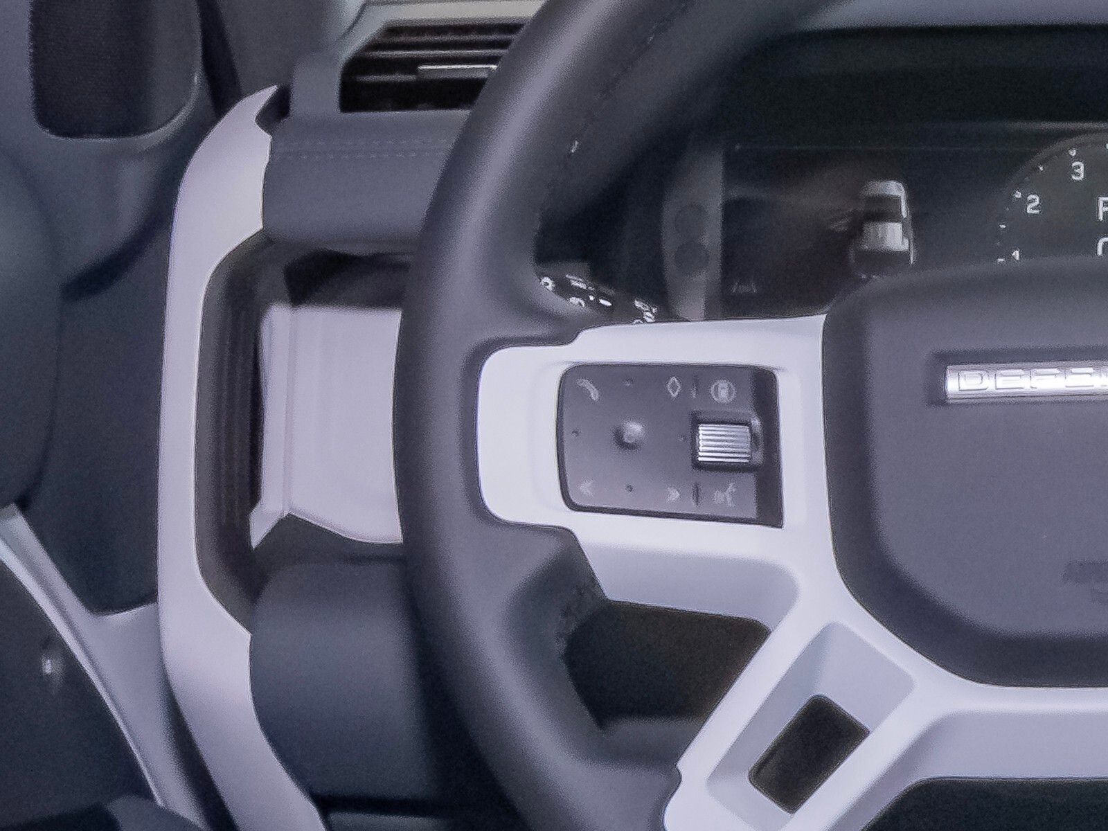 2025 Land Rover Defender 110 S photo 15
