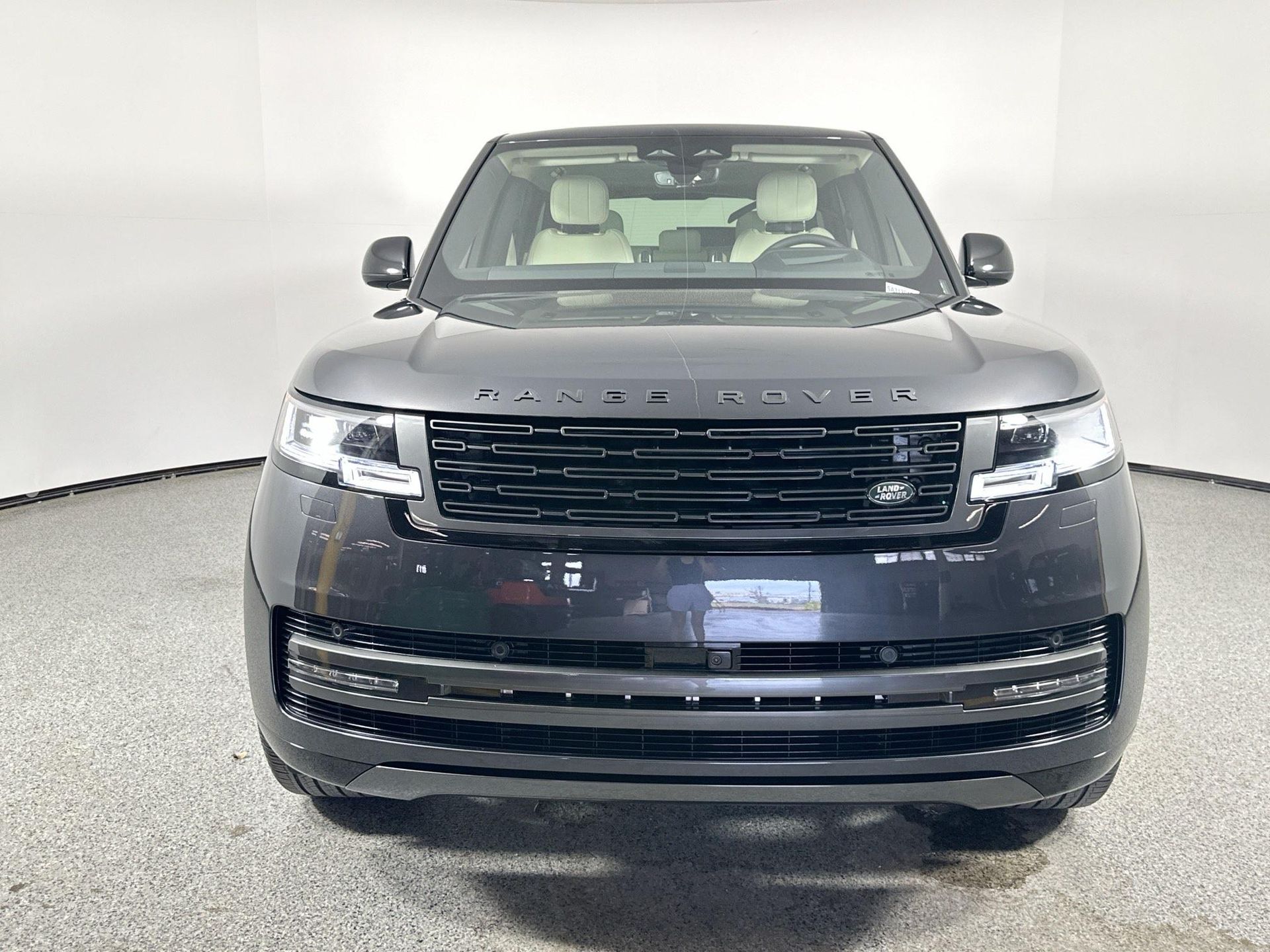 2025 Land Rover Range Rover SE photo 2