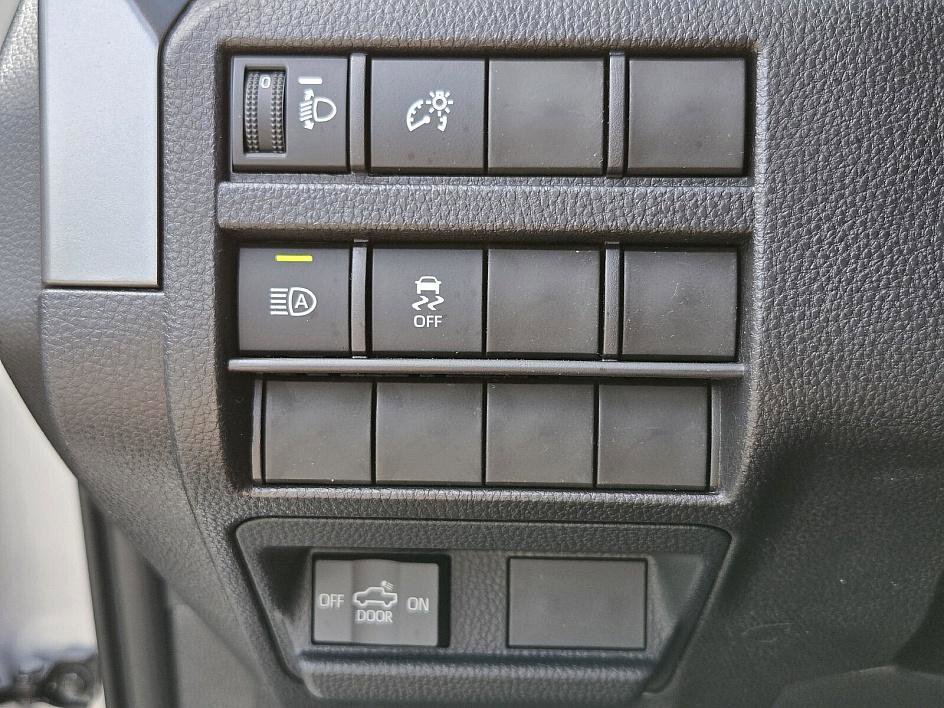 2025 Toyota Tacoma SR5 photo 25