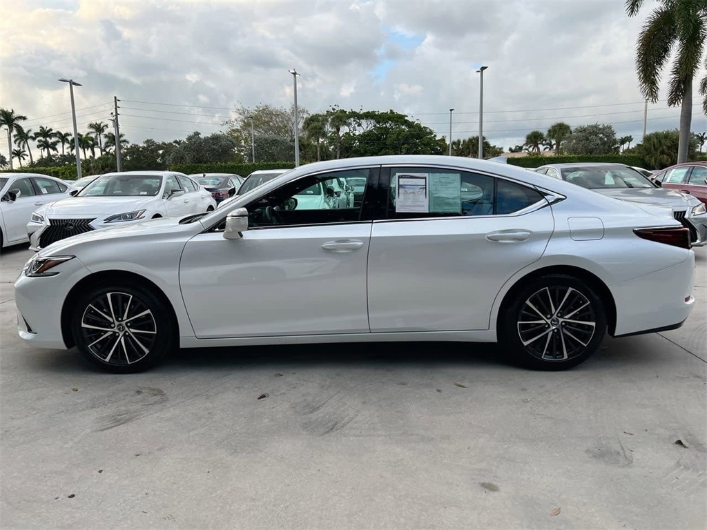 2025 Lexus ES 350 photo 4