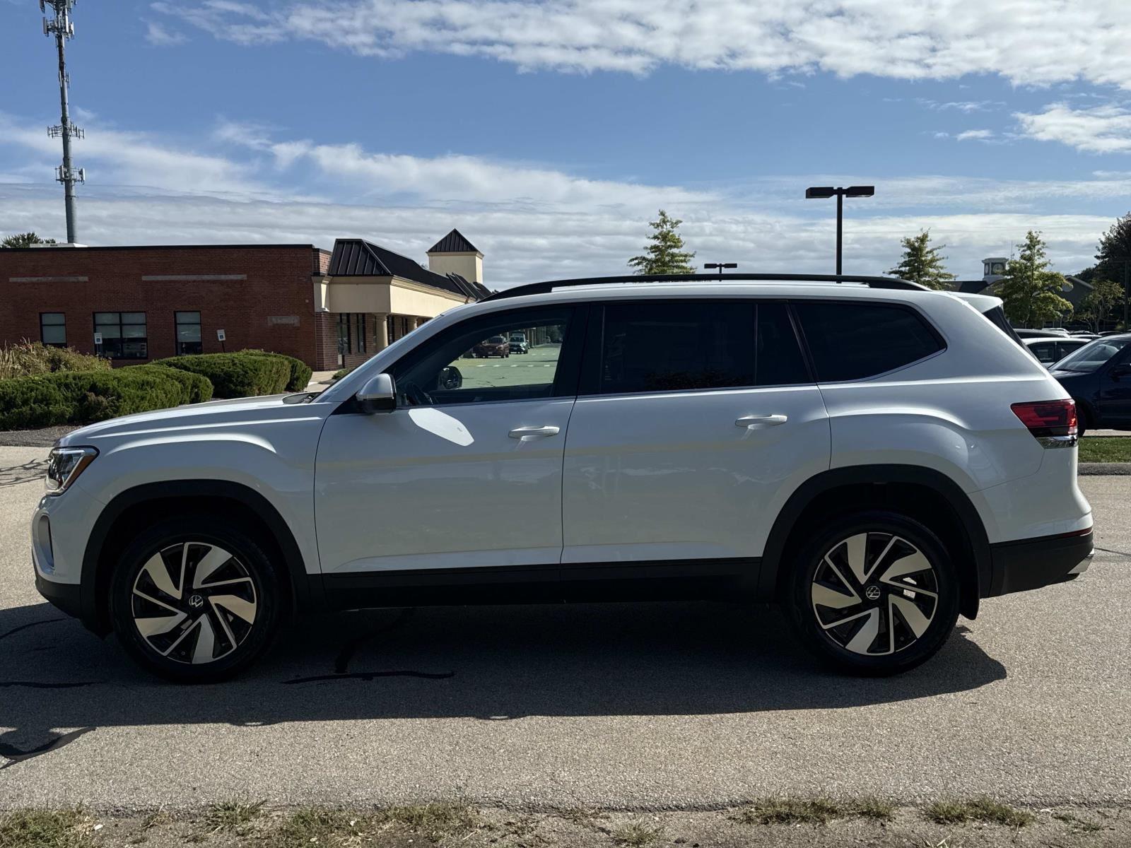 2026 Volkswagen Atlas SE Technology photo 2