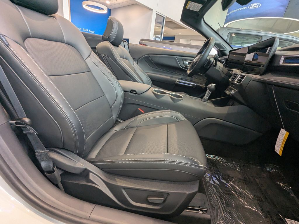 2025 Ford Mustang GT Premium photo 14