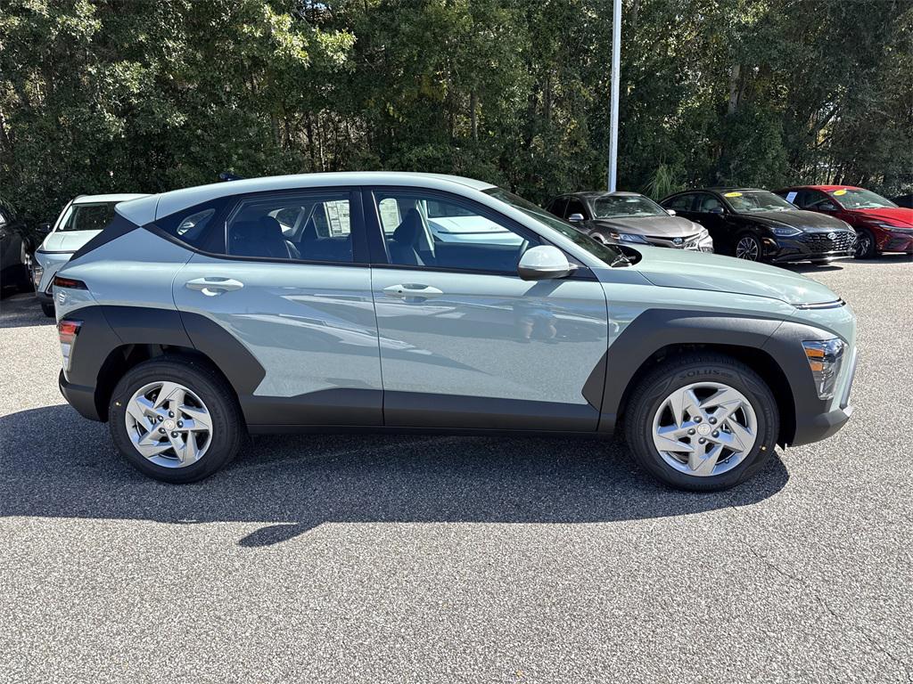 2026 Hyundai Kona SE photo 2