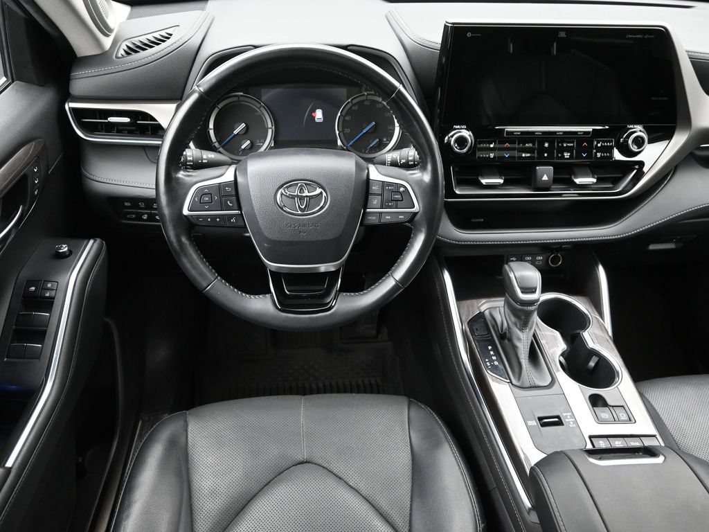 2022 Toyota Highlander Hybrid Limited photo 10