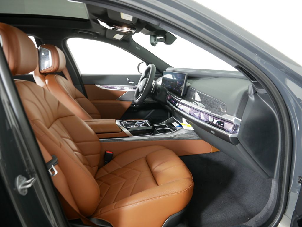 2025 Bmw 750e 750e xDrive photo 18