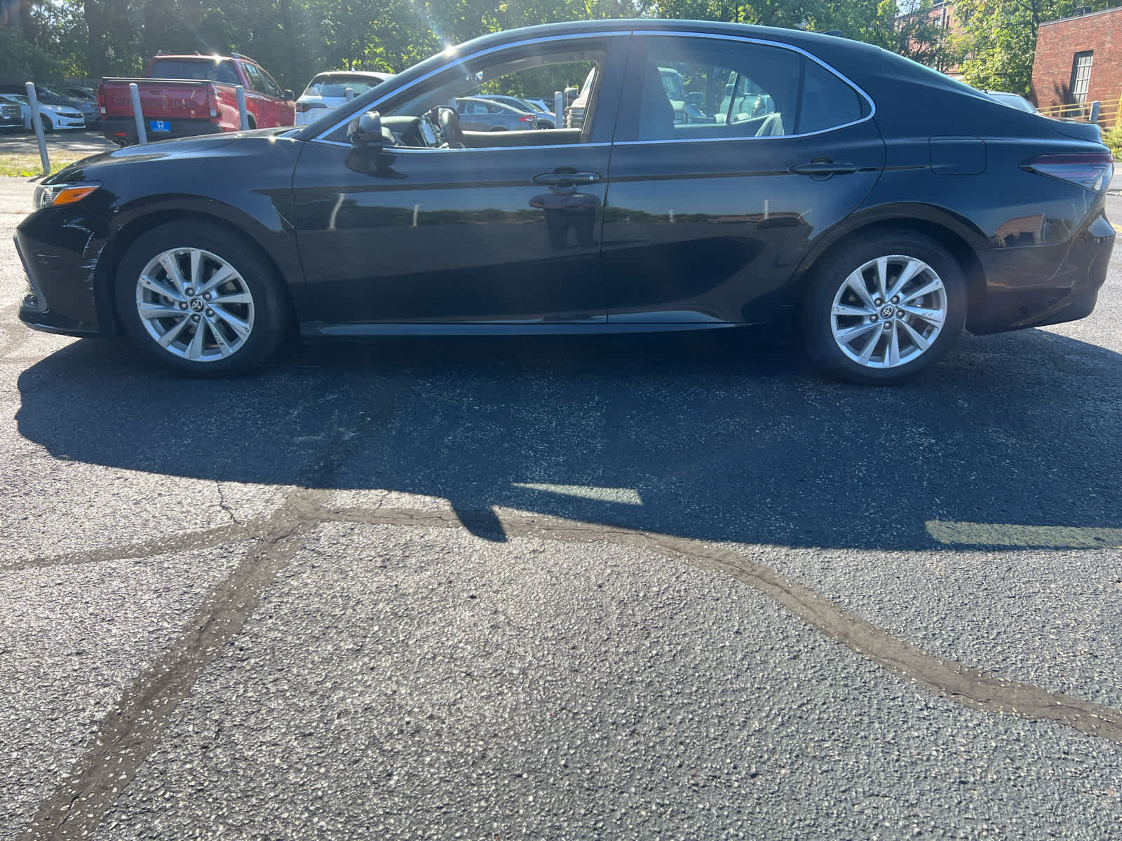 2023 Toyota Camry LE photo 2