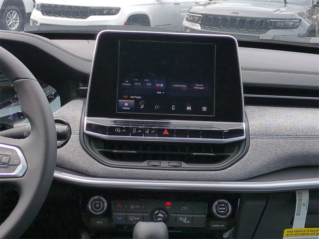 2025 Jeep Compass Latitude photo 17