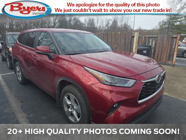 2024 Toyota Highlander LE's photo