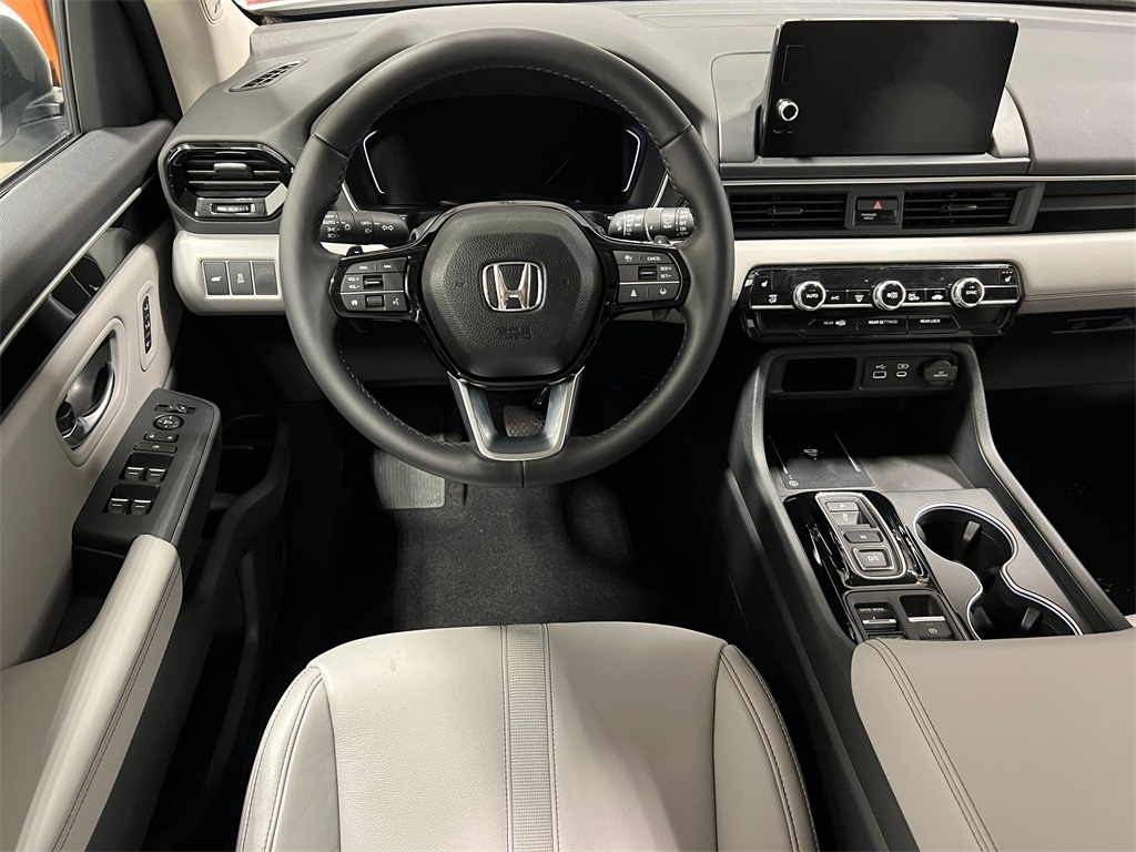 2025 Honda Pilot Touring photo 17