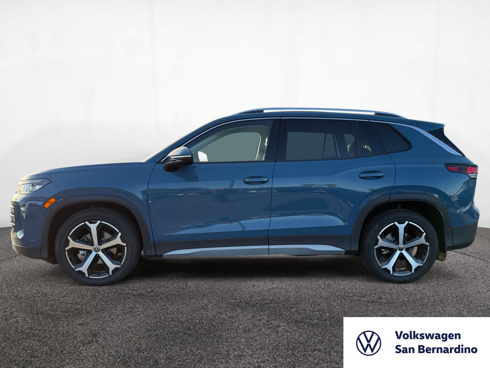 2025 Volkswagen Tiguan SE photo 2