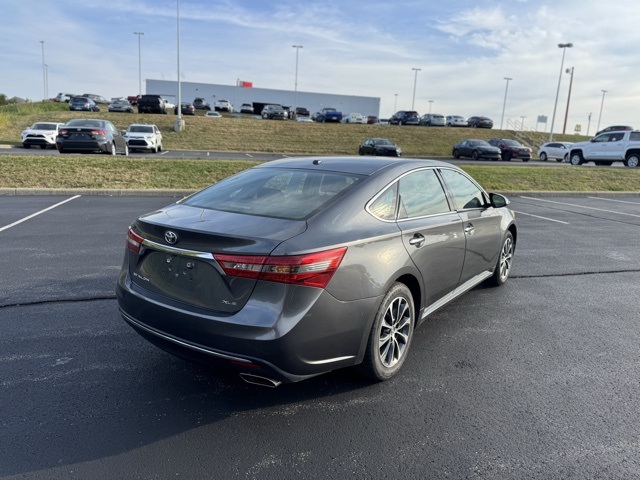 2018 Toyota Avalon XLE photo 3
