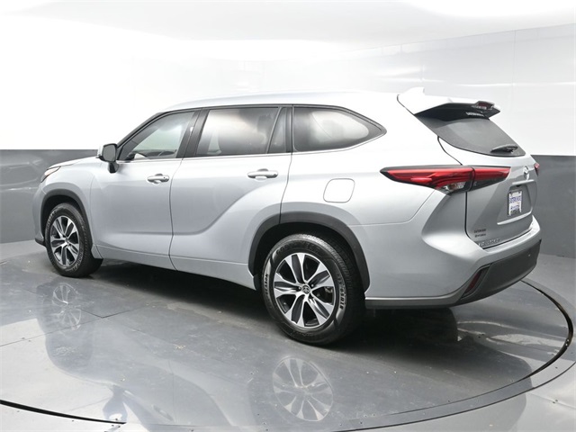 2021 Toyota Highlander XLE photo 4