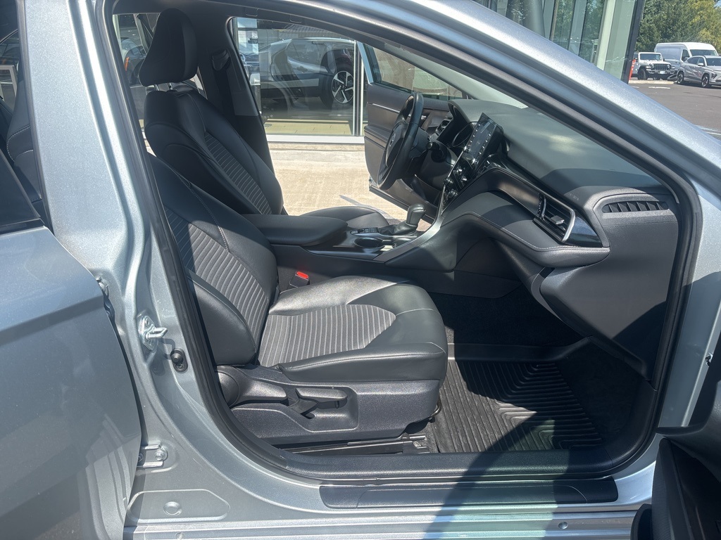 2022 Toyota Camry Hybrid SE photo 10