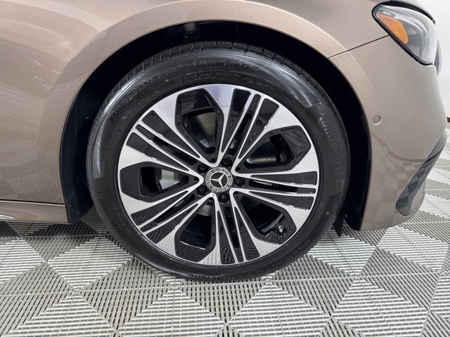 2026 Mercedes Benz E 4MATIC photo 9