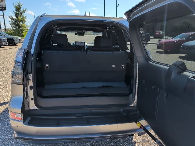 2023 Lexus GX 460 Luxury photo 9