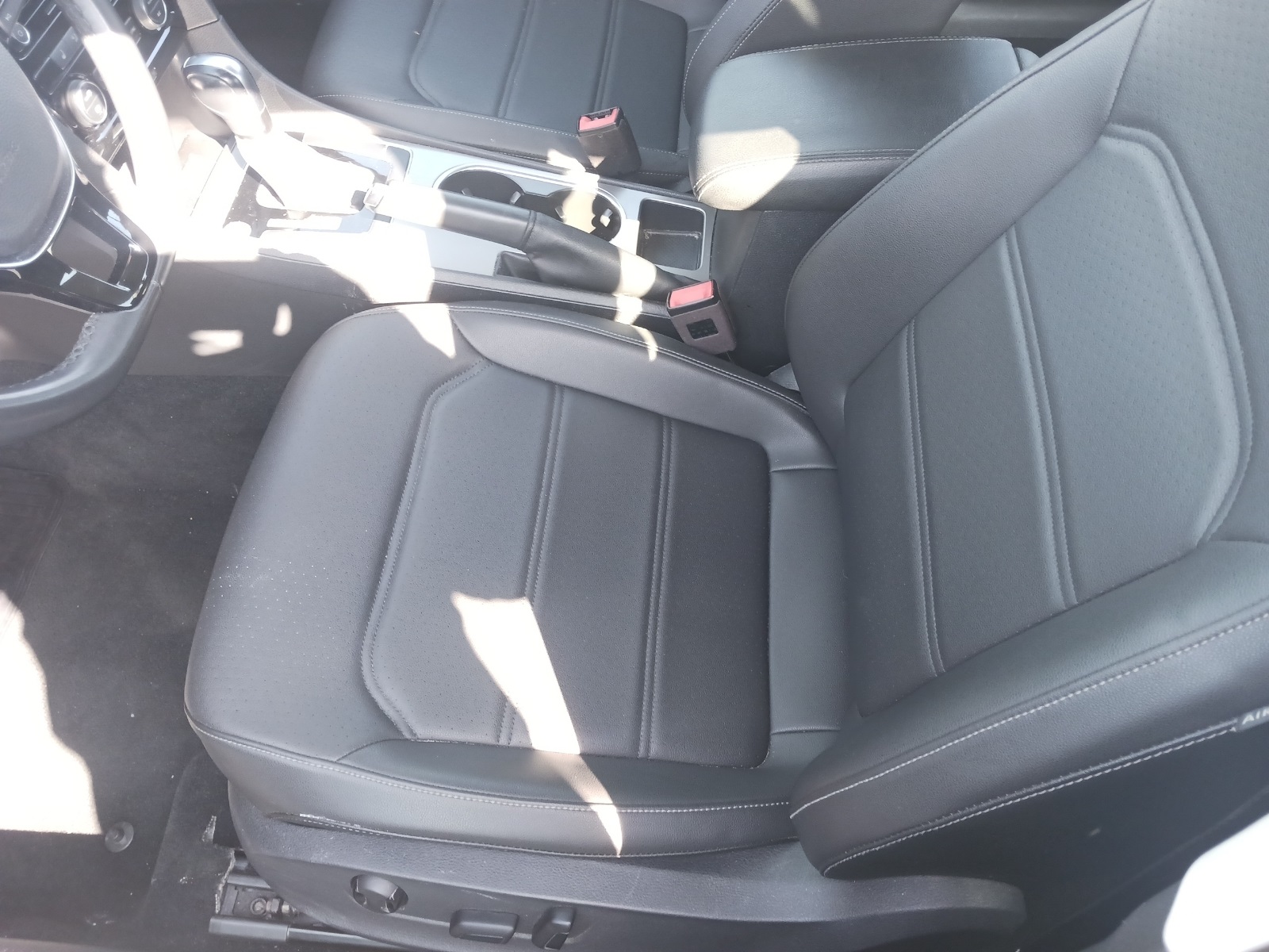 2022 Volkswagen Passat 2.0T SE photo 5