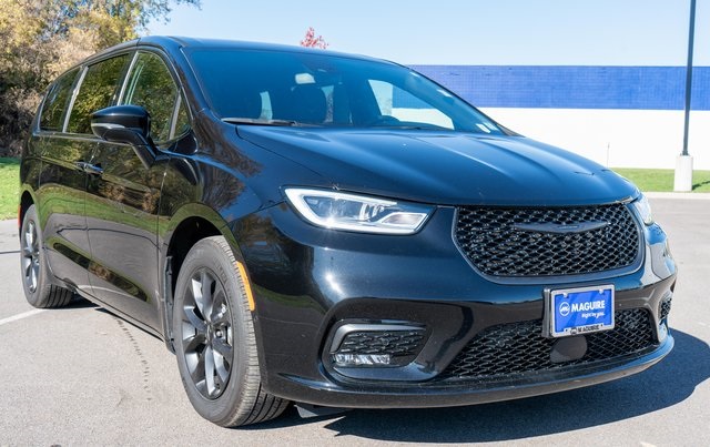 2024 Chrysler Pacifica Hybrid photo 4