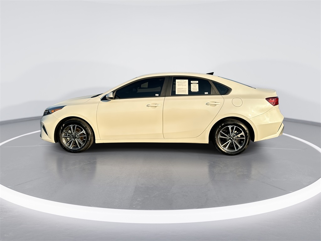 2024 Kia Forte LXS photo 5