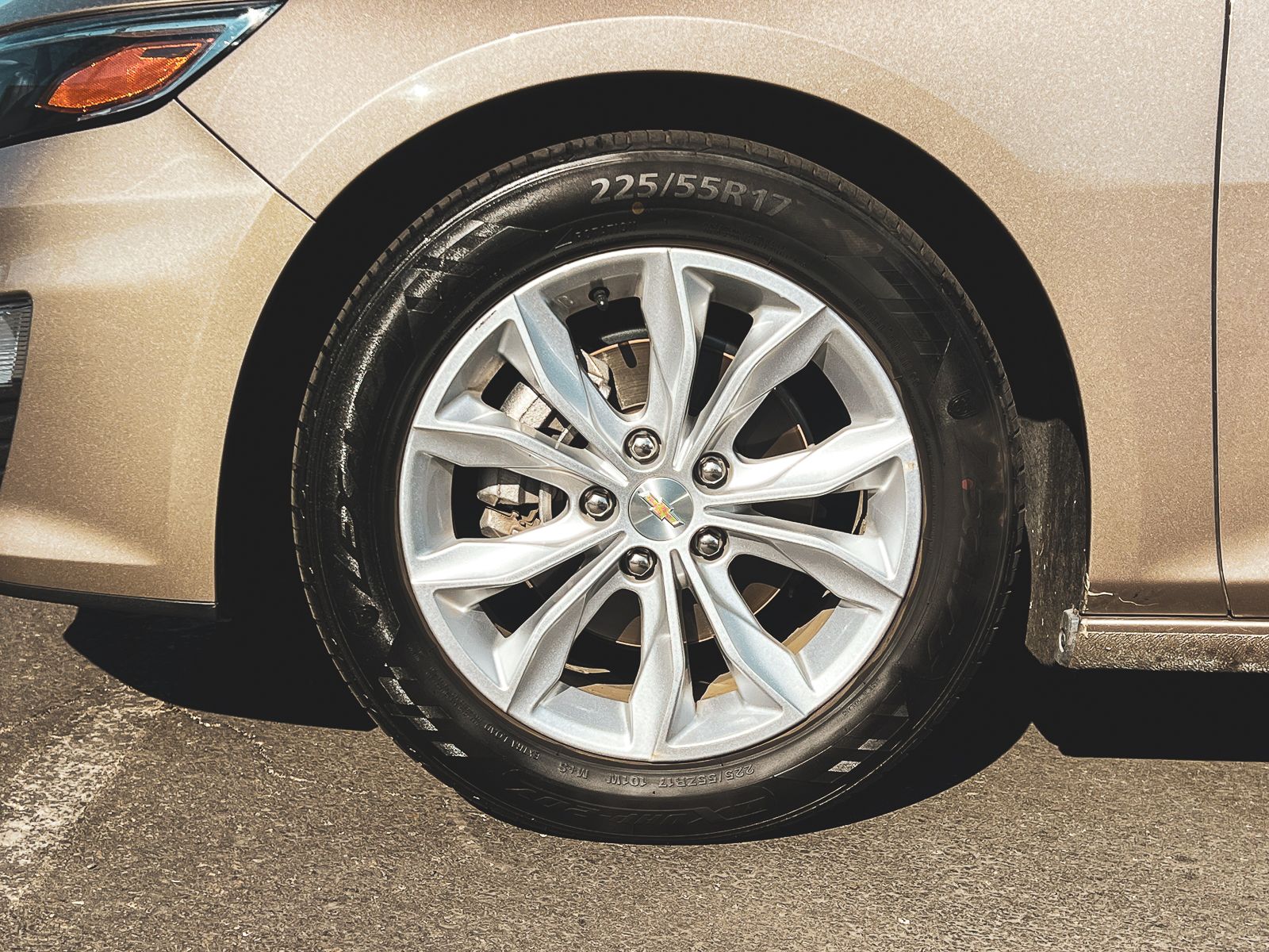 2023 Chevrolet Malibu 1LT photo 2