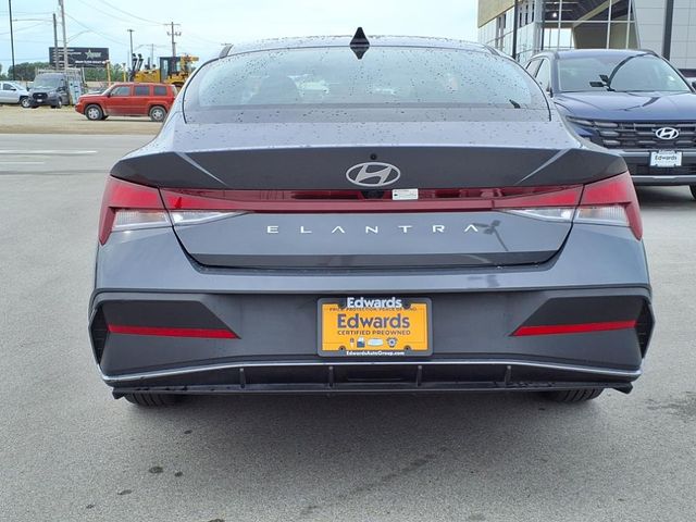 2024 Hyundai Elantra SEL photo 2