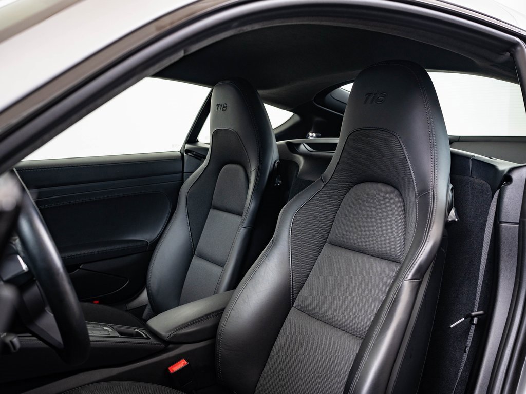 2023 Porsche Cayman T photo 5