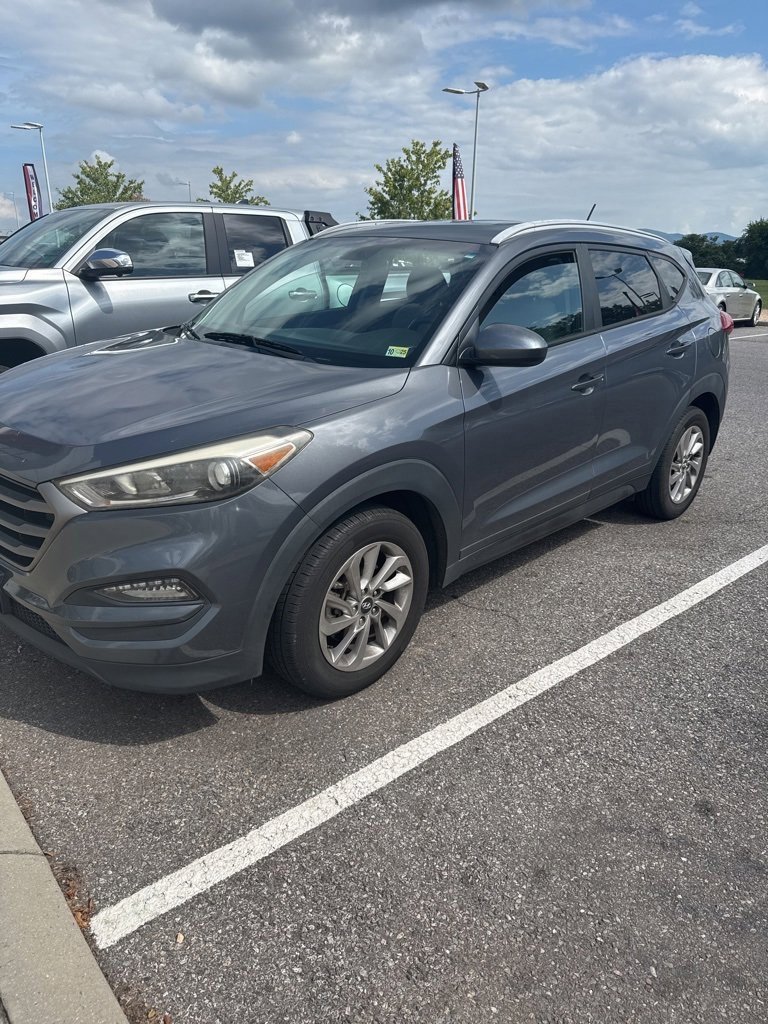 2016 Hyundai Tucson SE photo 2