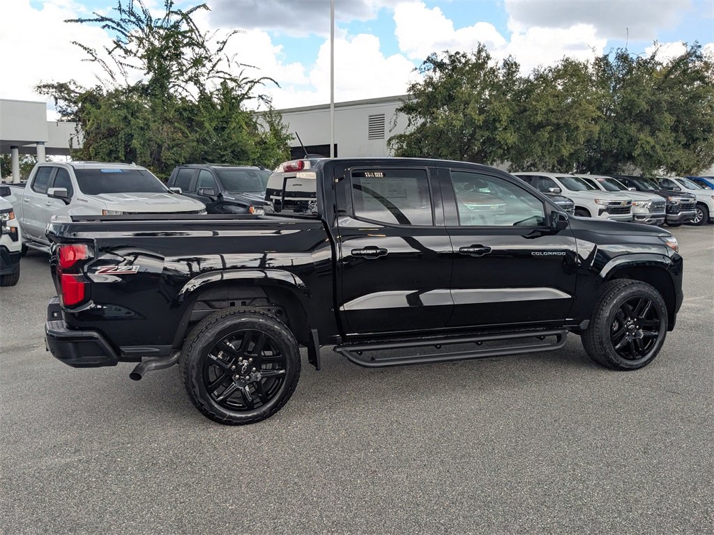 2025 Chevrolet Colorado Z71 photo 2