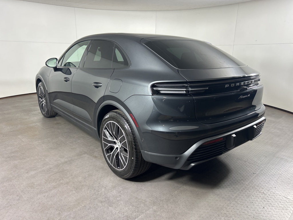 2025 Porsche Macan Electric 4 photo 6
