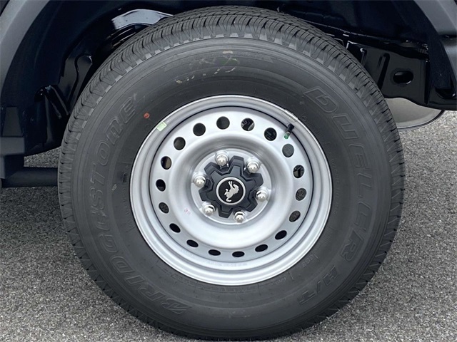 2025 Ford Bronco Base photo 4