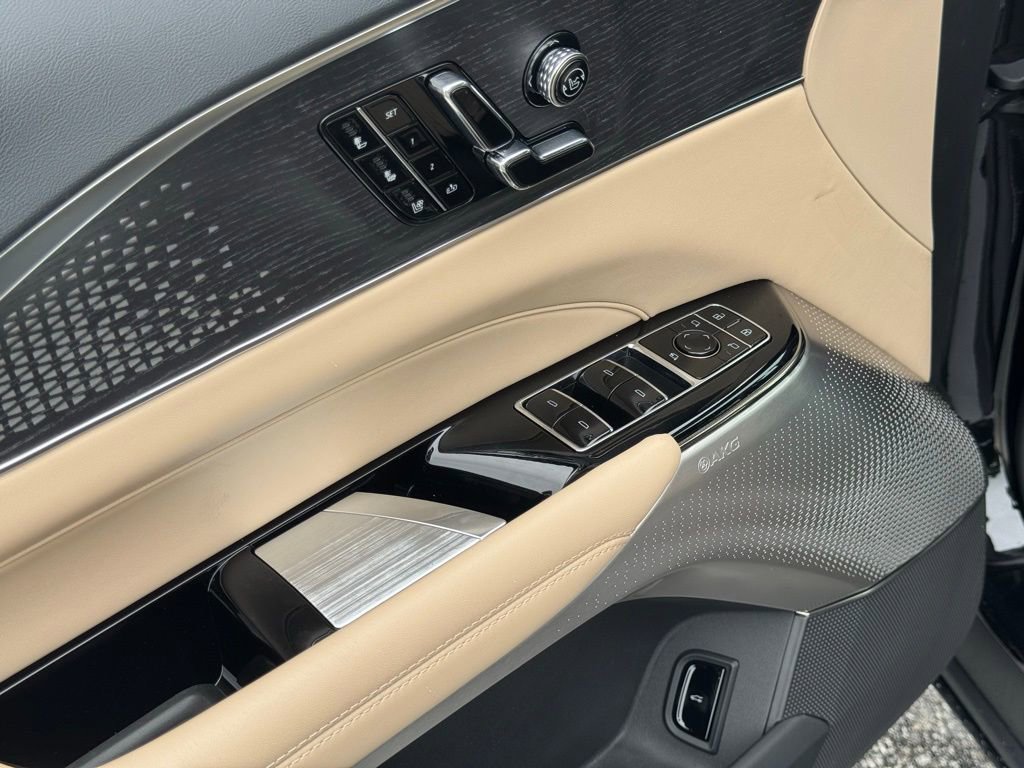 2025 Cadillac Lyriq Sport photo 17
