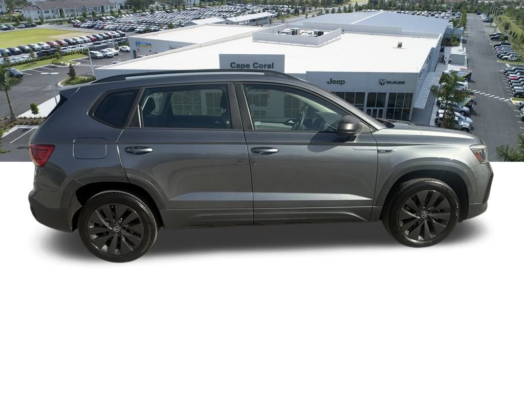 2022 Volkswagen Taos S photo 3