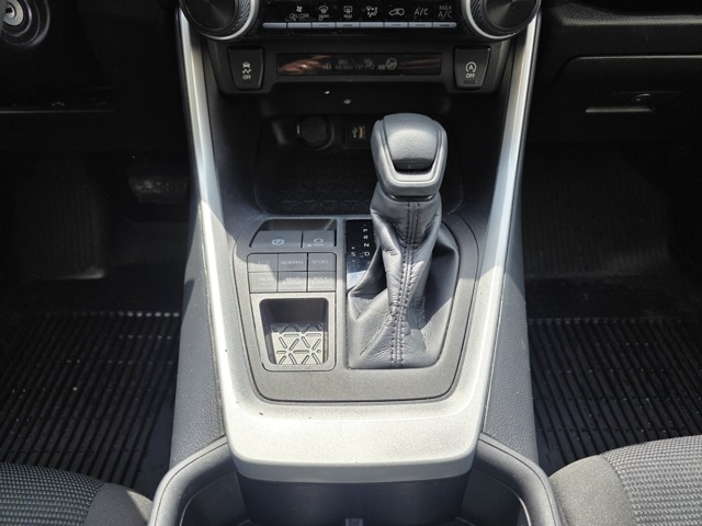 2024 Toyota RAV4 LE photo 17