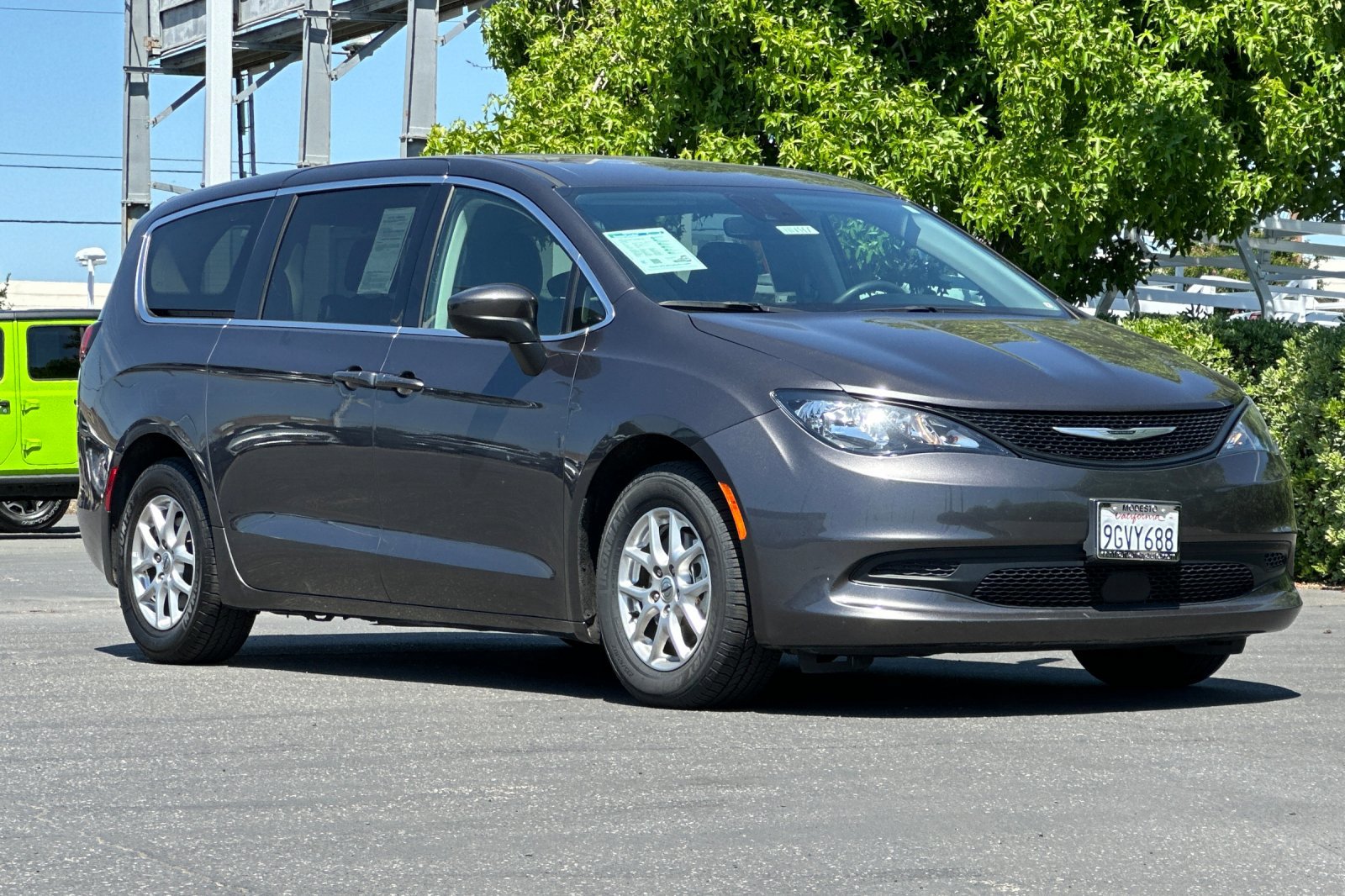 2023 Chrysler Pacifica LX photo 2