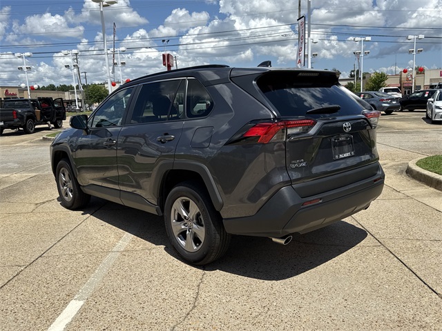 2024 Toyota RAV4 XLE photo 3