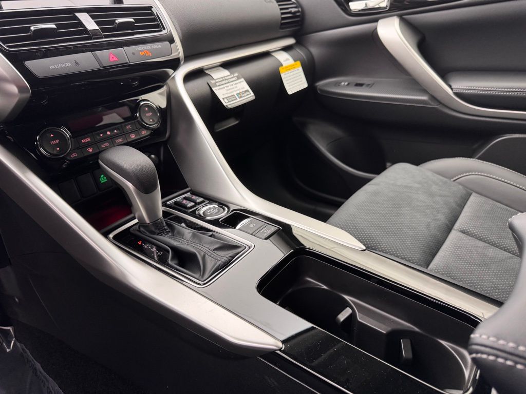 2025 Mitsubishi Eclipse Cross SE photo 17