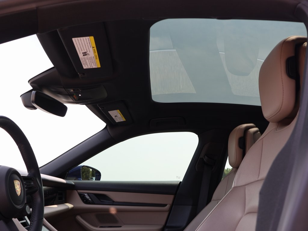 2021 Porsche Taycan 4S photo 18