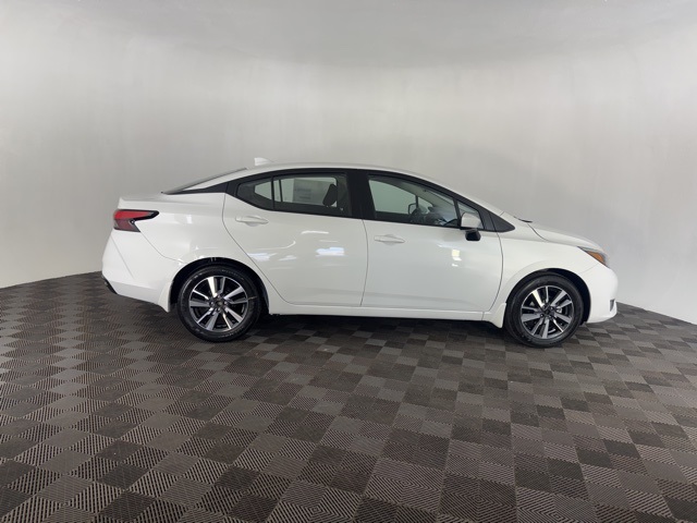 2025 Nissan Versa 1.6 SV photo 3