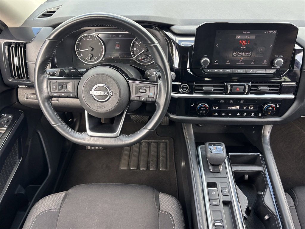 2022 Nissan Pathfinder SV photo 3