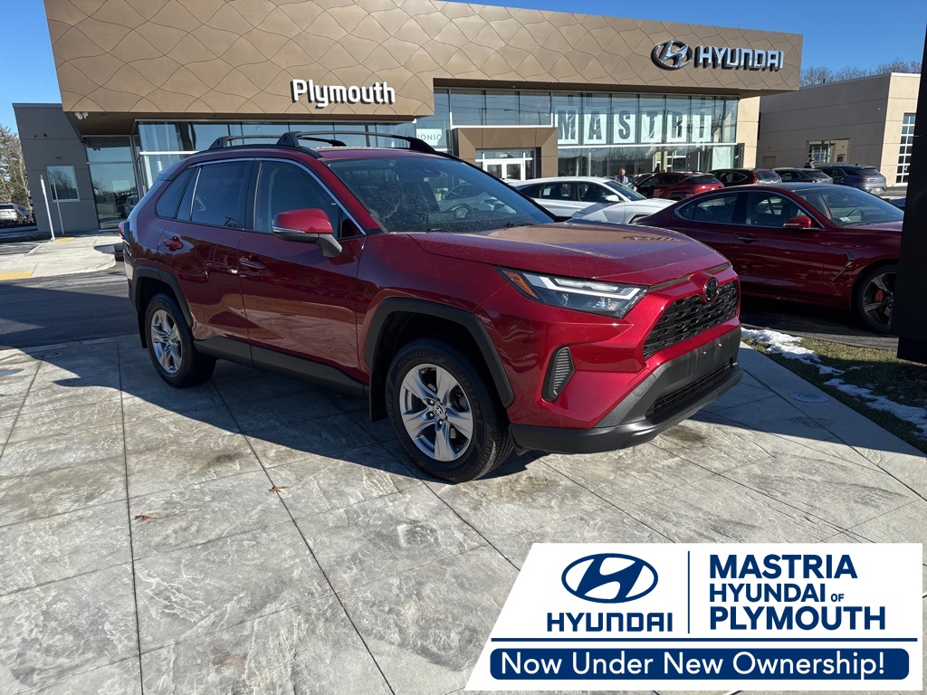 2022 Toyota RAV4 XLE's photo