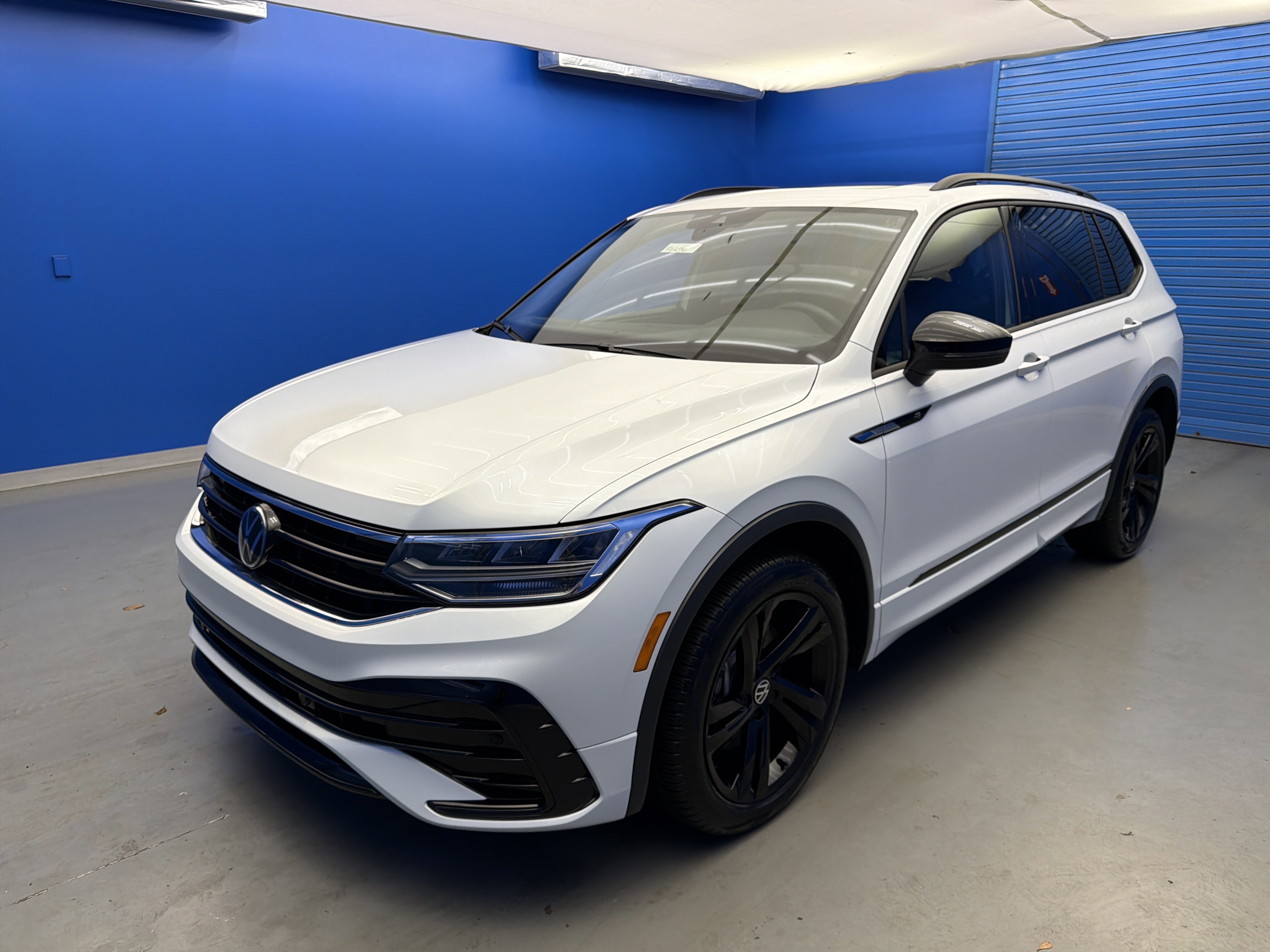 2024 Volkswagen Tiguan SE R-Line Black photo 4