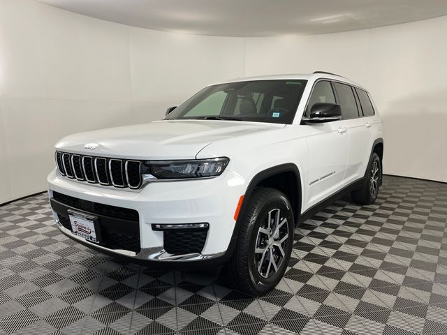 2025 Jeep Grand Cherokee Limited photo 2