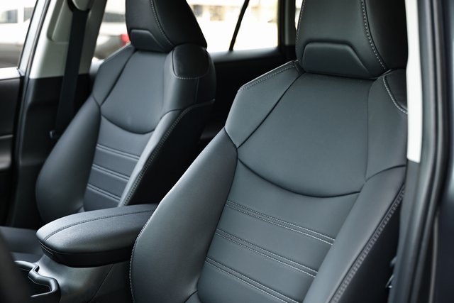 2025 Toyota RAV4 XLE Premium photo 16