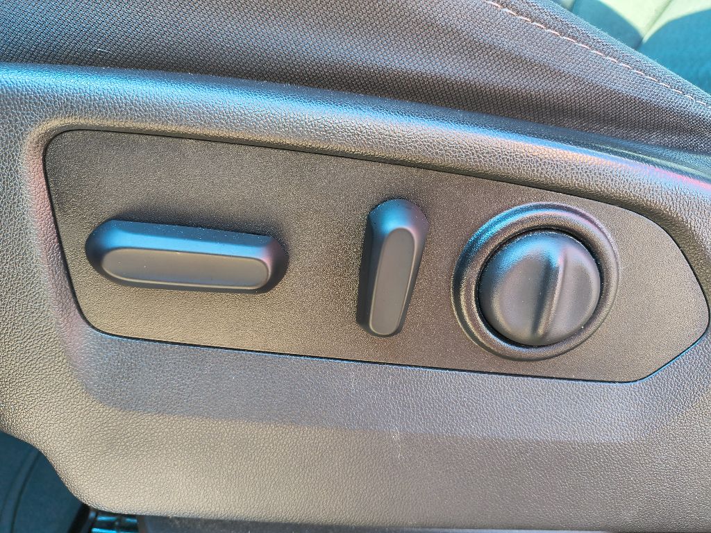 2020 Chevrolet Silverado 1500 LT photo 17