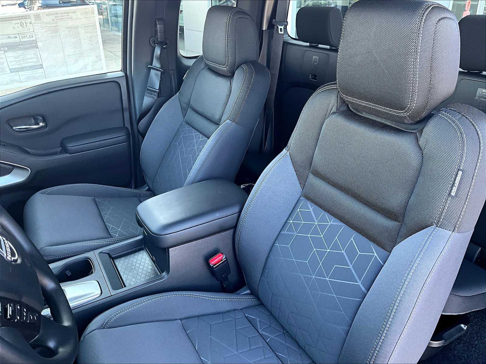 2025 Nissan Frontier SV photo 8