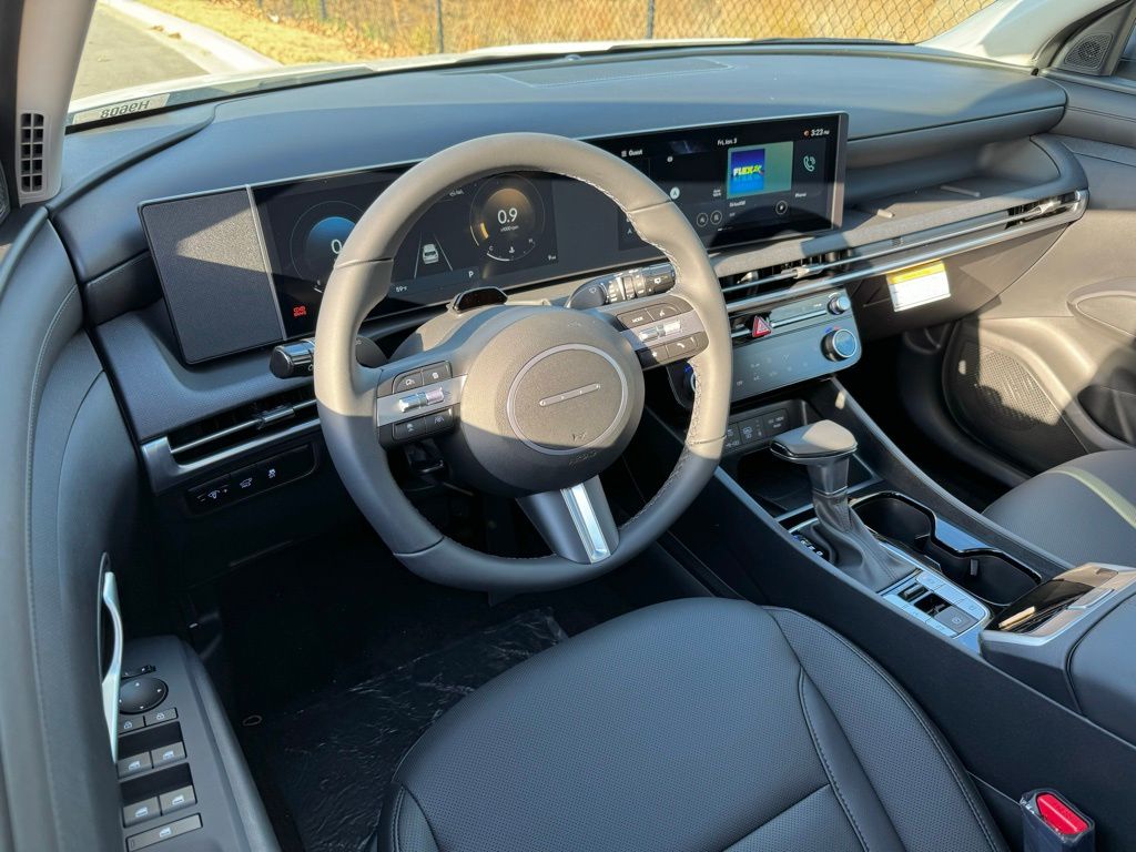 2025 Hyundai Tucson SEL Convenience photo 2