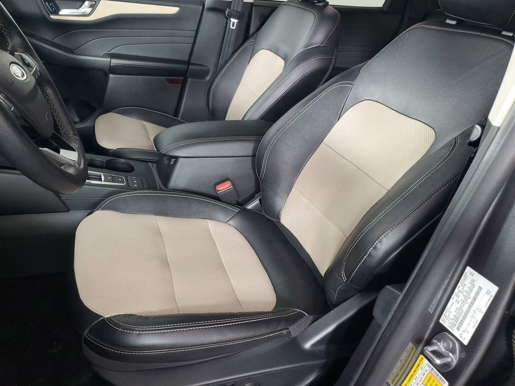 2022 Ford Escape Titanium Hybrid photo 11