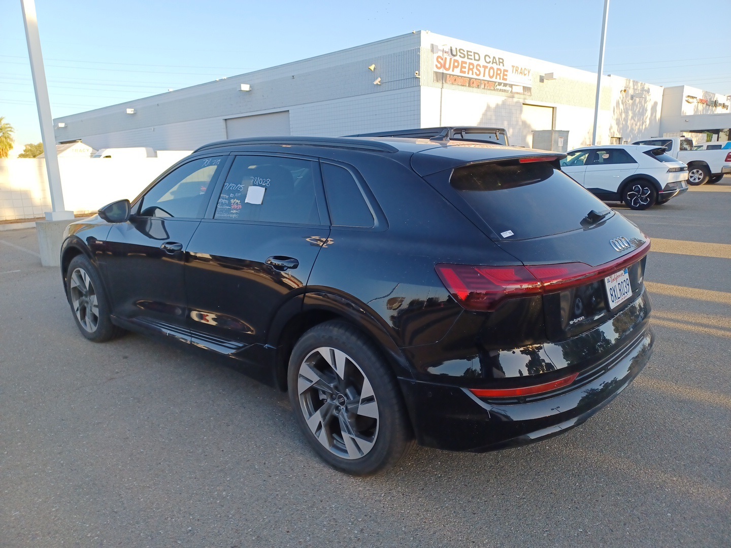 2021 Audi e-tron Premium photo 5