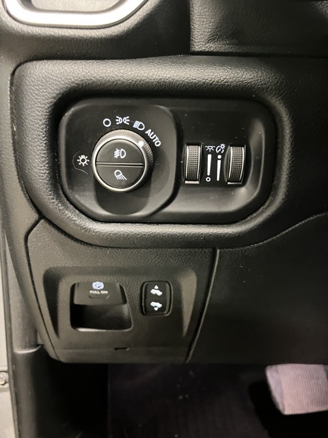2020 Ram 1500 Laramie photo 18